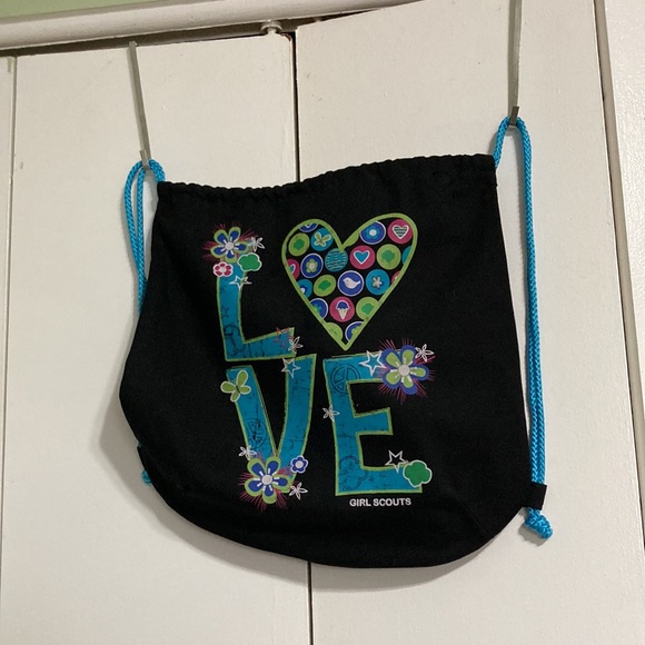 GIRL SCOUTS Love Hippie Flower Power Drawstring Bag Mini Backpack 15" x 15" - Picture 3 of 11